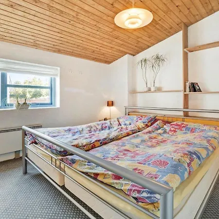 Vakantiehuis Beautiful In W/ Wifi And 4 Bedrooms