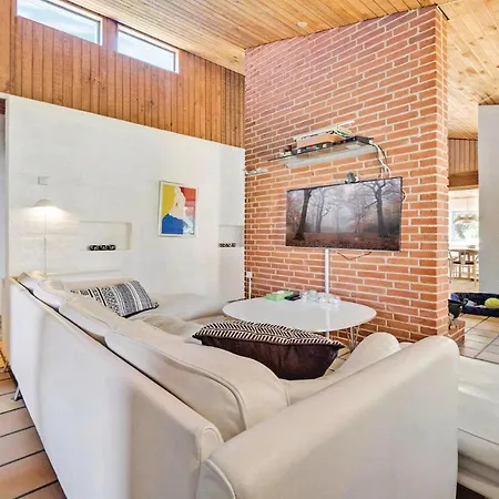Vakantiehuis Beautiful In W/ Wifi And 4 Bedrooms *