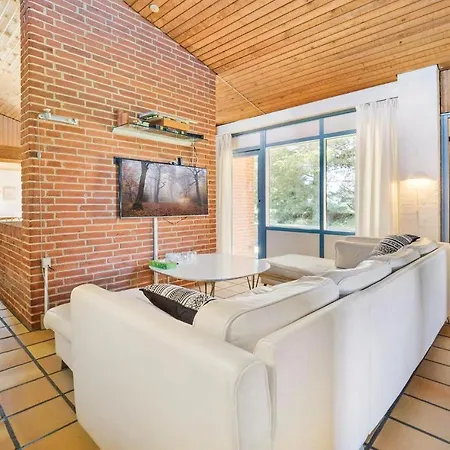 Vakantiehuis Beautiful In W/ Wifi And 4 Bedrooms